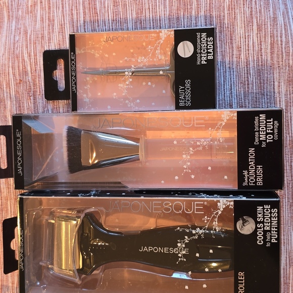 JAPONESQUE BRAND WOMEN'S MAKEUP ACCESSORIES BUNDLE OF 4 ITEMS - Picture 4 of 12